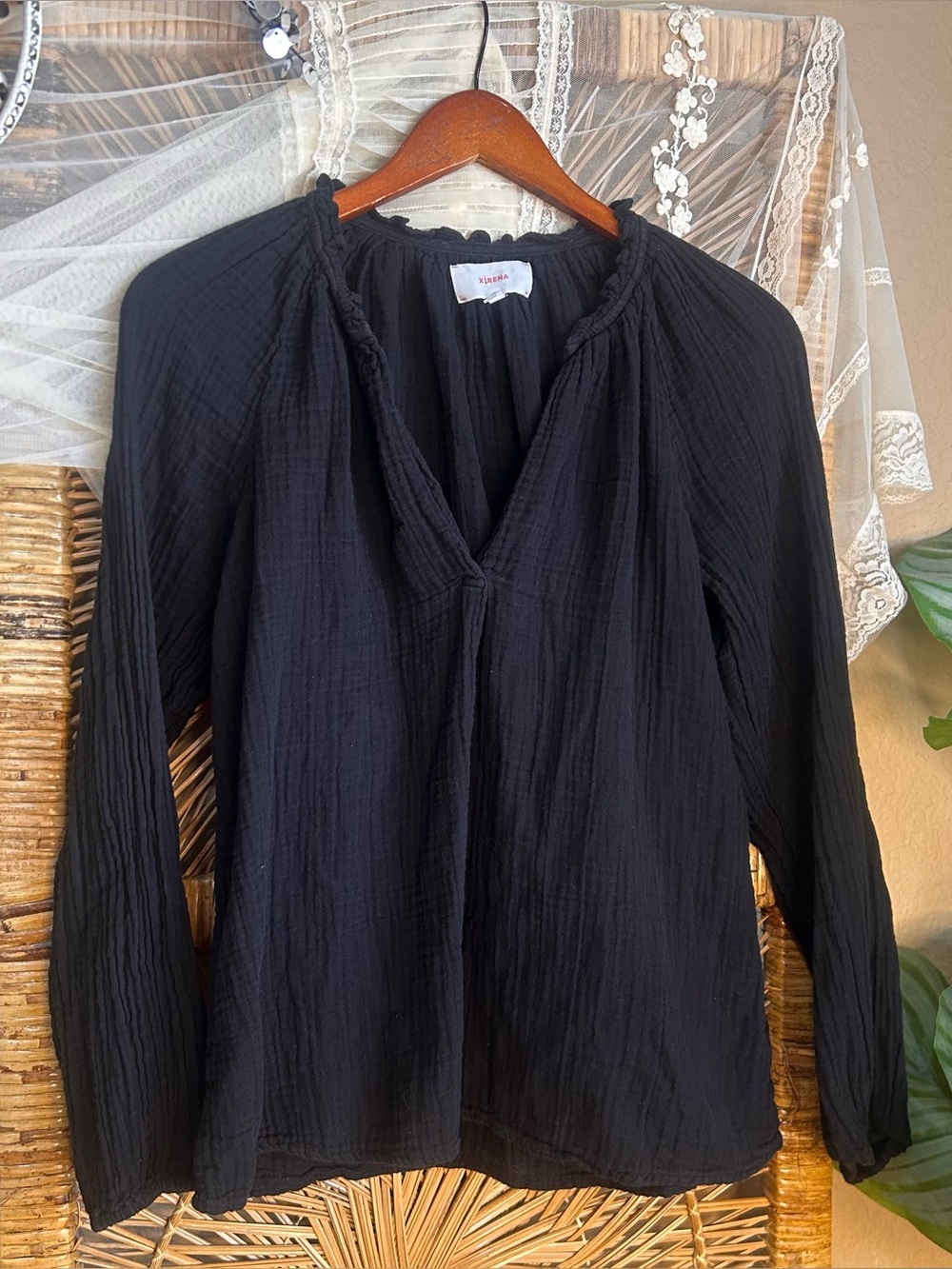 Xirena black textured cotton blouse size XS Small long sleeved v neck